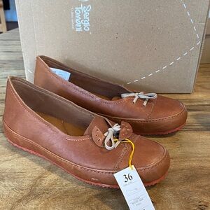 NIB handmade Women's Brown Loafers